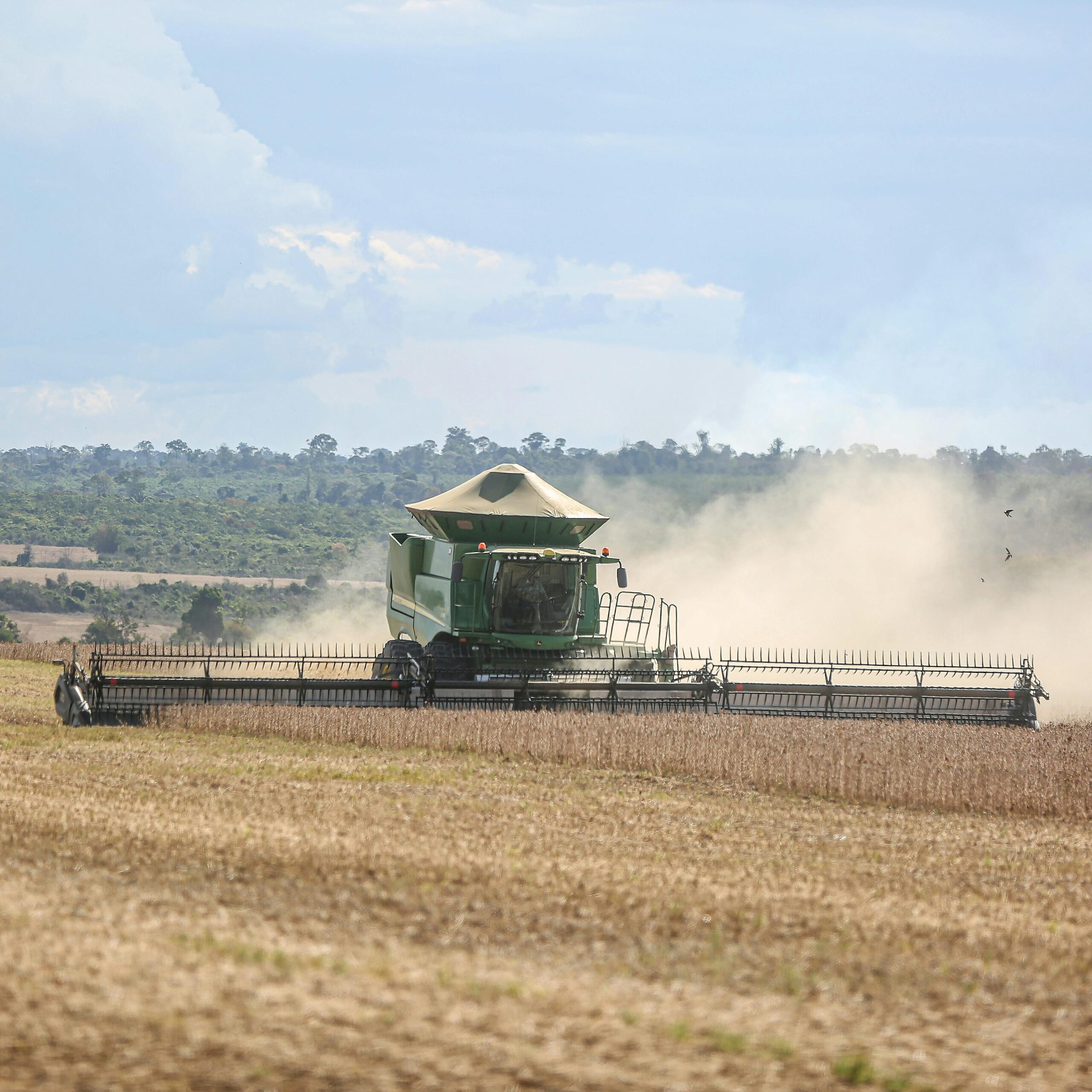 pexels-photo-31173019-31173019 A combine harvester works on a vast soybean field in Paragominas, capturing Brazilian agriculture.